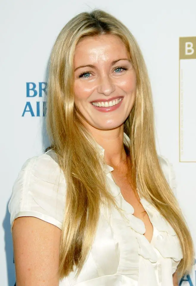How tall is Louise Lombard?